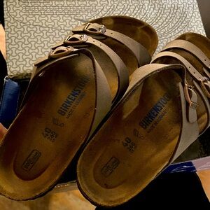 Birkenstock leather Sandles men’s 7 or woman’s 9